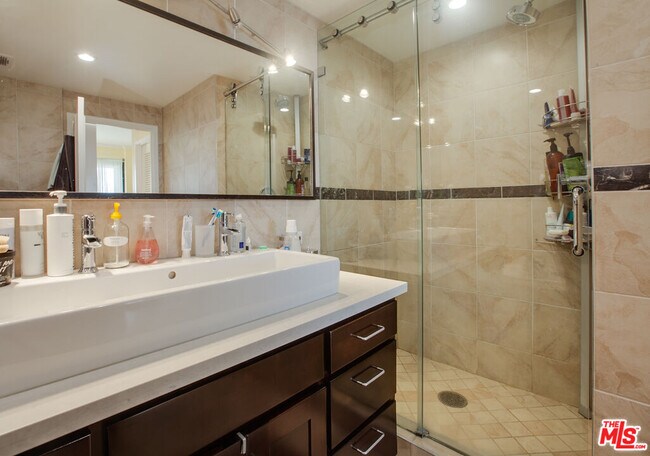 Building Photo - 124 Idaho Ave