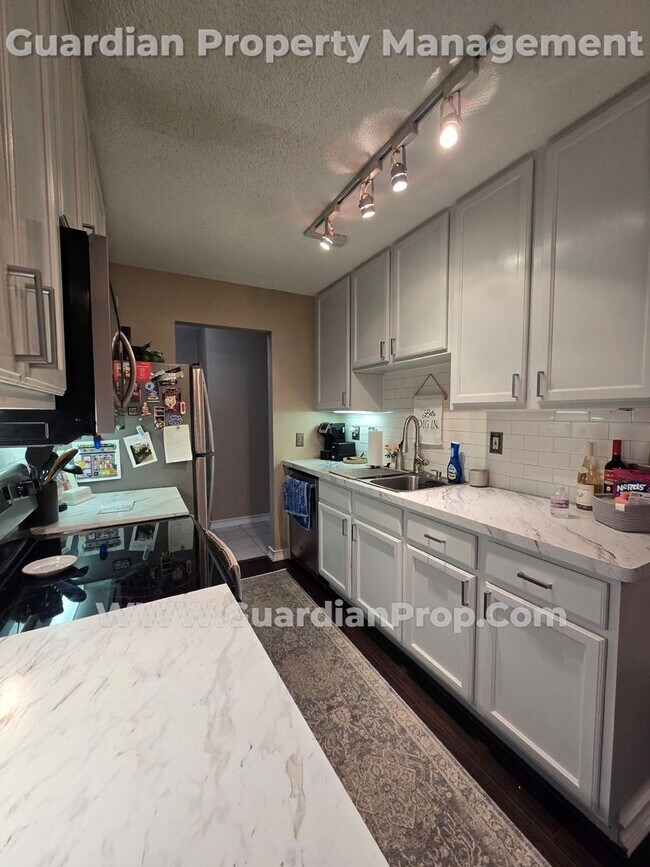 Building Photo - St Louis Park Condo by West End, Garage in...