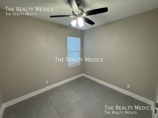 Building Photo - 119 Lily Ln