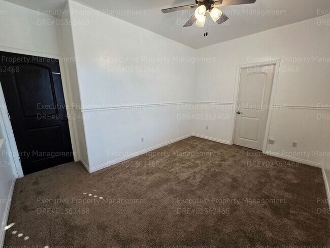 Building Photo - 3 bedroom/ 2.5 bathroom 2 story home.