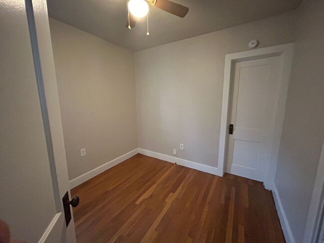Building Photo - 463 W. George-