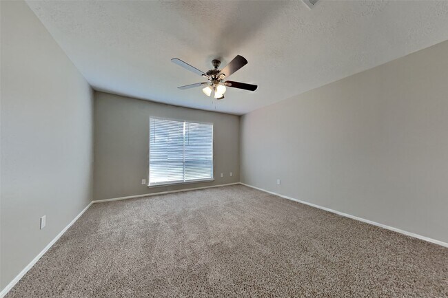 Building Photo - 21610 Crescent Heights St