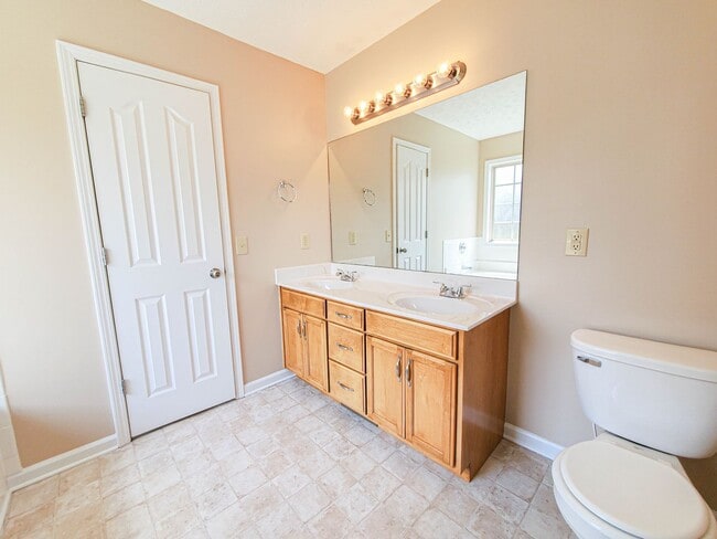 Building Photo - Pet Friendly Three Bedroom!