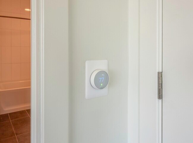 Building Photo - 166 Main St