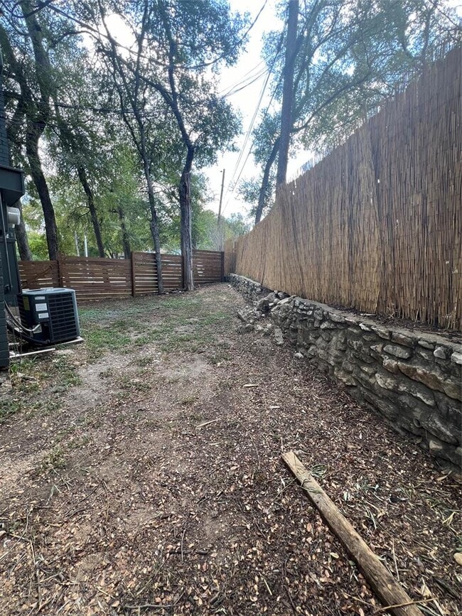 Building Photo - 6104 Walnut Hills Dr