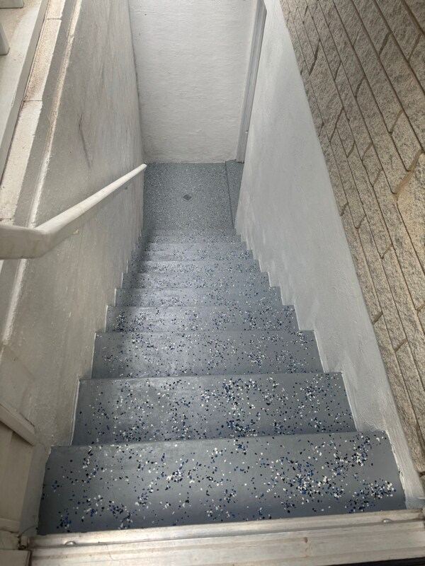 Building Photo - 13 Pennwood Rd