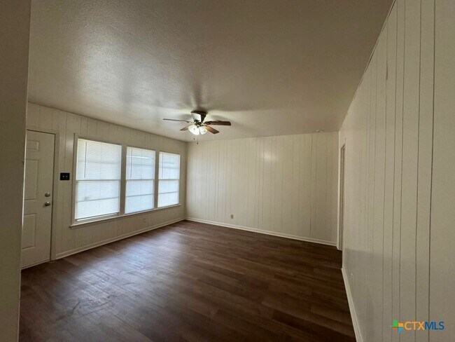 Building Photo - 1109 Estelle Ave