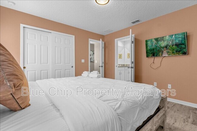 Building Photo - 8947 Amelia Downs Trail