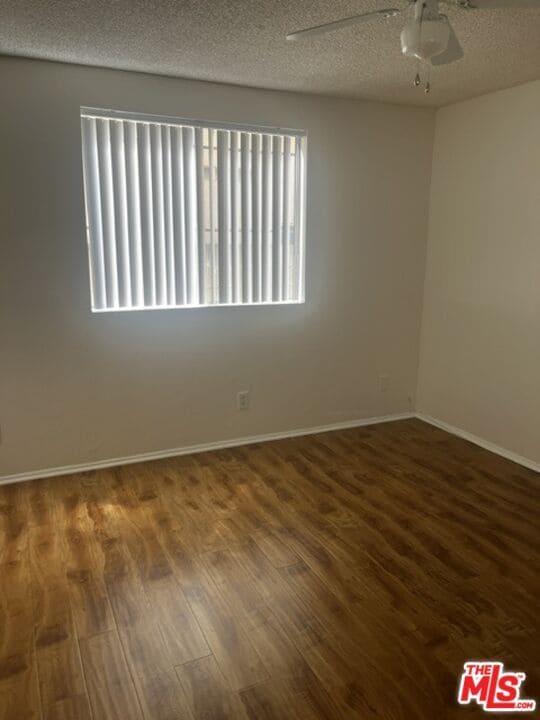 Building Photo - 10540 Balboa Blvd