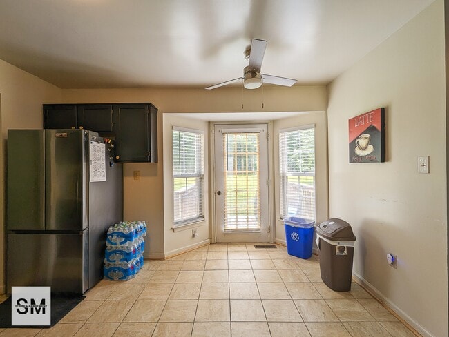 Building Photo - 7904 Birdsong Dr