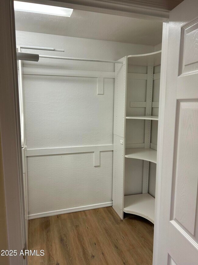 Building Photo - 6406 W El Cortez Pl