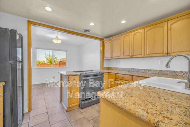 Building Photo - 143 Seal Ct