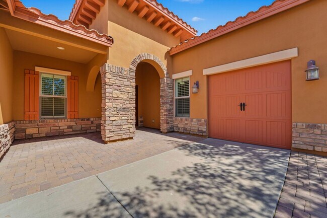 Building Photo - Welcome to this inviting Phoenix Rental - Available!