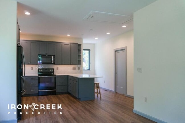 Building Photo - 11 Hilltopia Rd