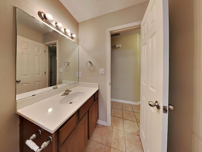 Building Photo - No Application Fee* $500 off first months ...