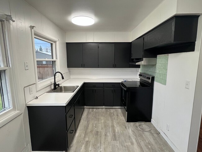 Building Photo - 109 SE 102nd Ave