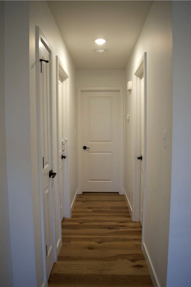 Building Photo - Modern 3 Bed 2 Bath House in Willow Falls!