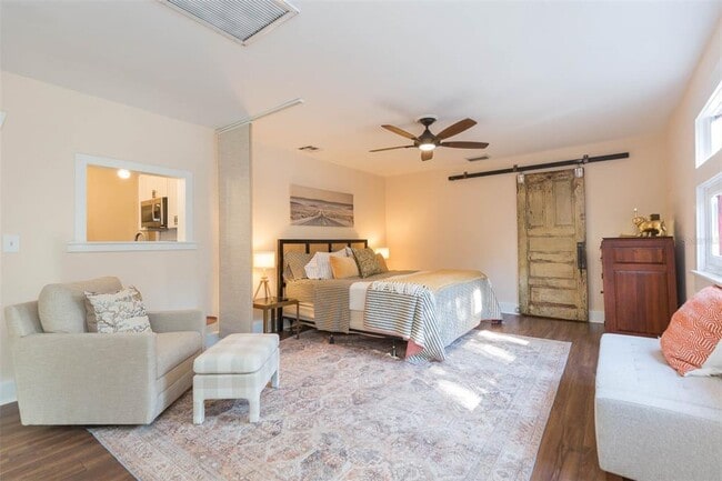 Building Photo - 917 E Broad St