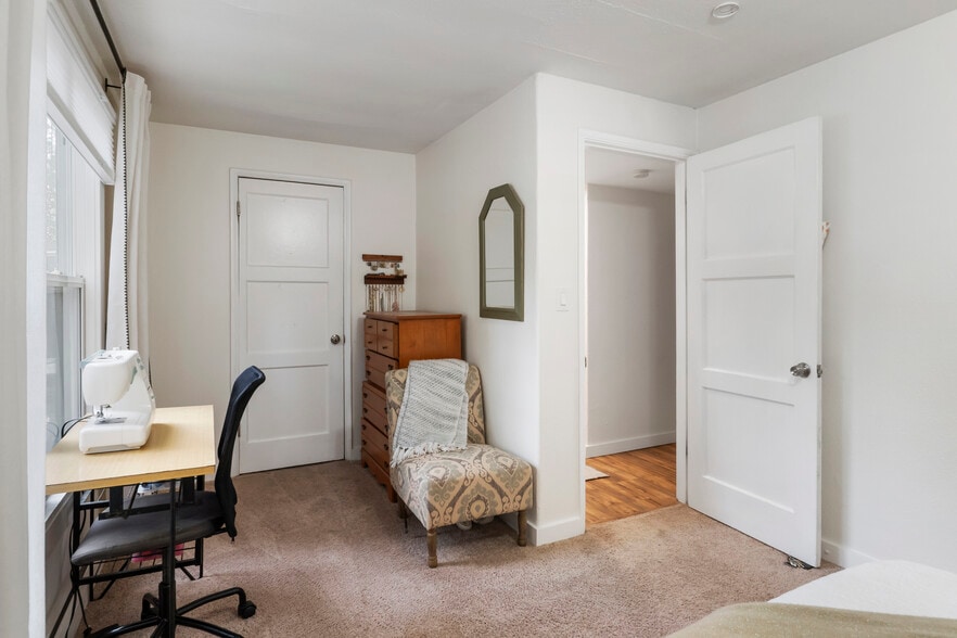 Building Photo - 5824 Hillcrest Dr SW