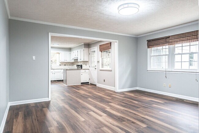Building Photo - 120 Fox Hunt Ln