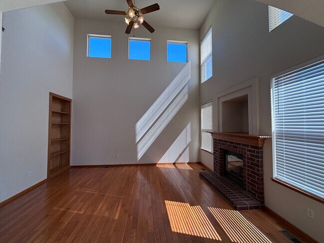 Building Photo - 4 Bed 3.5 Bath Home with Air Conditioning! - MileStone Real Estate Services - Available Now!