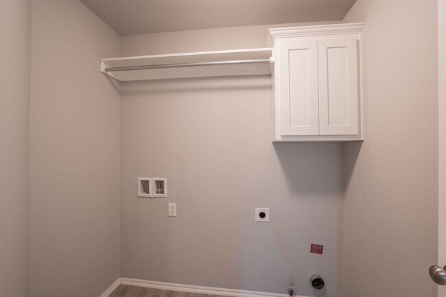 Building Photo - New Build Simmons Home and RARE - 4 Bedroom Owasso home