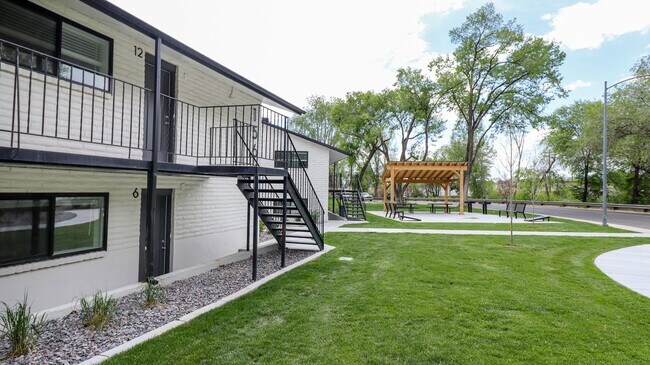 Building Photo - Modern 2-Bedroom Apartment, Steps from the Provo River Trail!
