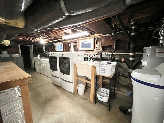 Building Photo - Well-Appointed Naglee Park Historic Home