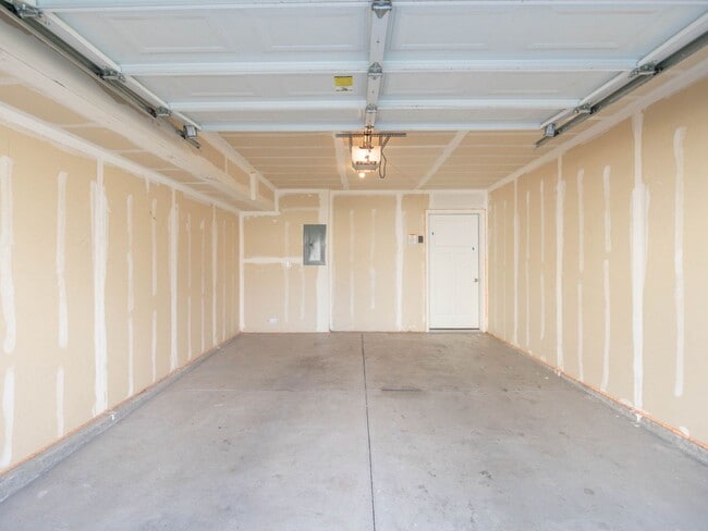 Building Photo - 100 E 630 N