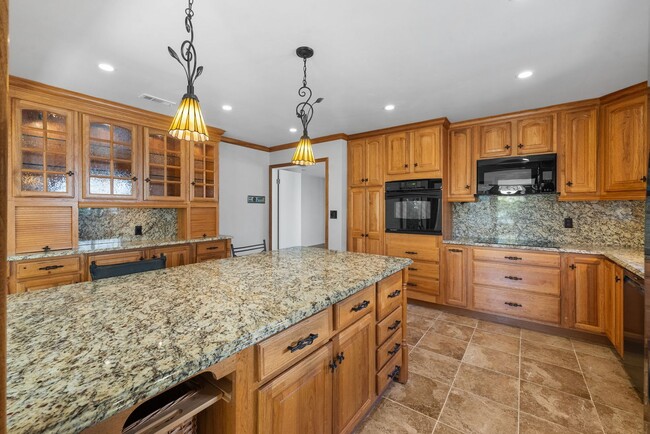 Building Photo - Lovely Del Cerro Home w/Solar and A/C