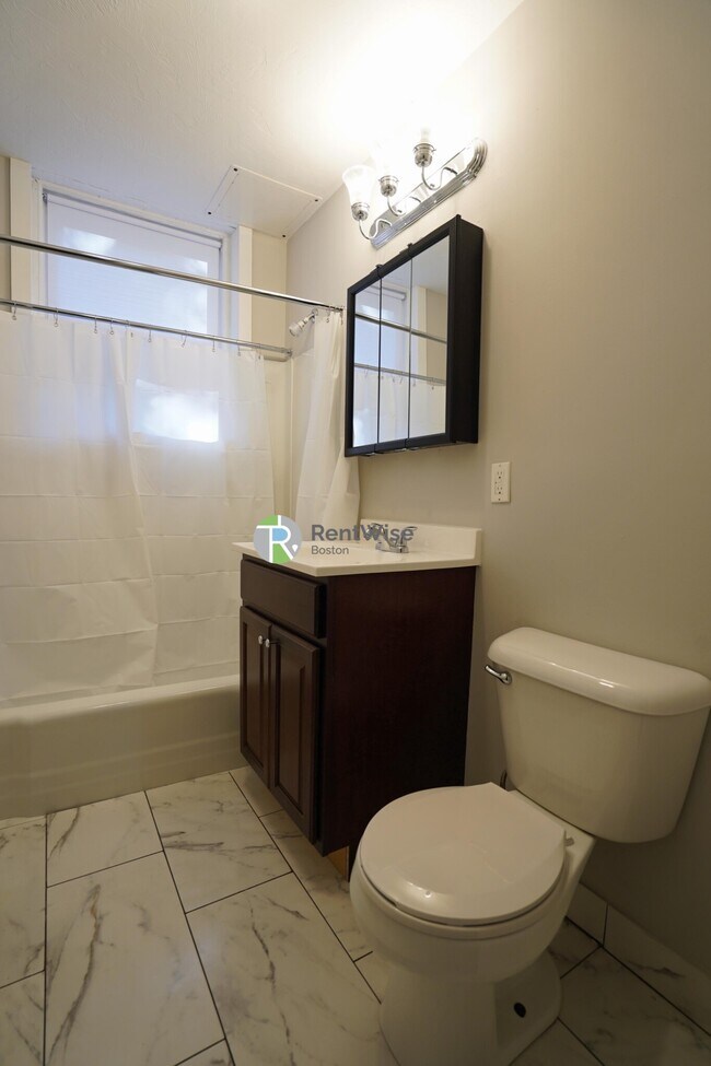 Building Photo - 146 Chiswick Rd