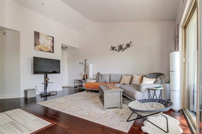 Building Photo - 6000 Shepherd Mountain Cove