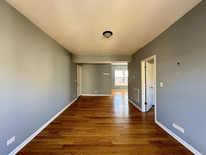 Building Photo - 1559 W Pratt Blvd