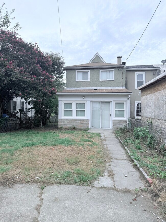 Building Photo - 239 St Helena Ave