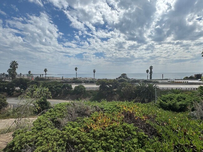Building Photo - Gorgeous Hillside Ventura Home with Ocean ...