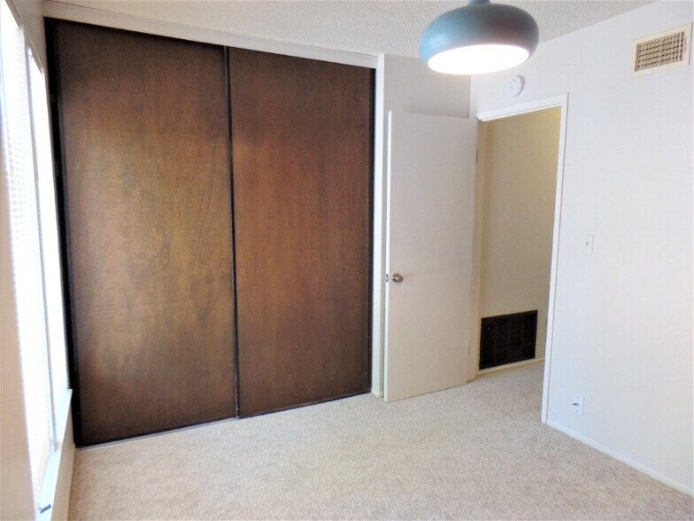 Building Photo - 127 Shadow Mountain Ct