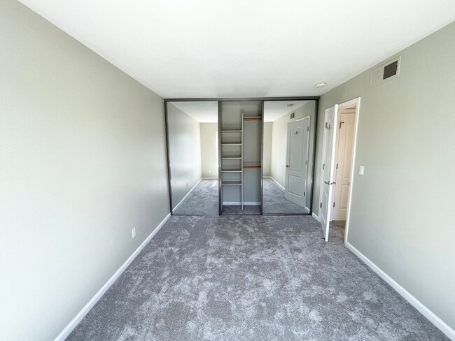 Building Photo - Perfect Shape Condo in San Ramon with many...