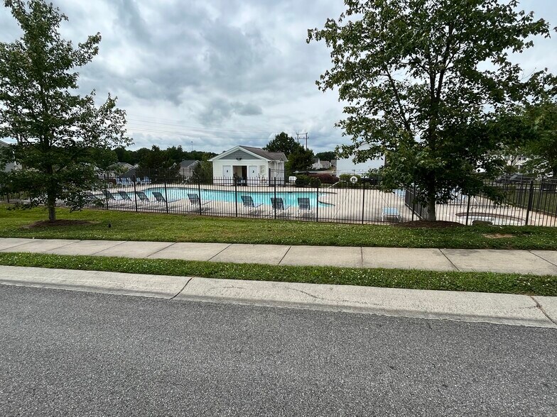 Nice community pool! - 913 Redford Ln