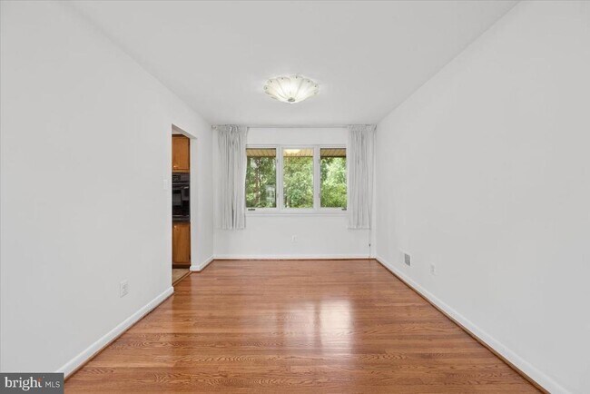 Building Photo - 9202 Wilmett Ct