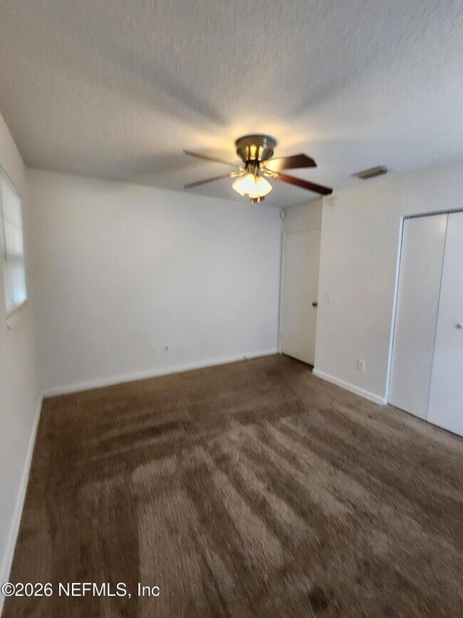 Building Photo - 1721 Hawaii Dr E