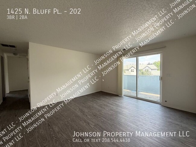 Building Photo - 1425 N Bluff Pl