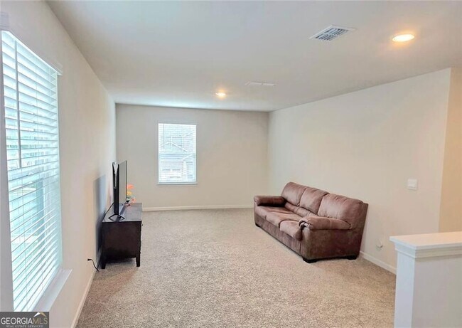 Building Photo - 327 Vly Oak Dr