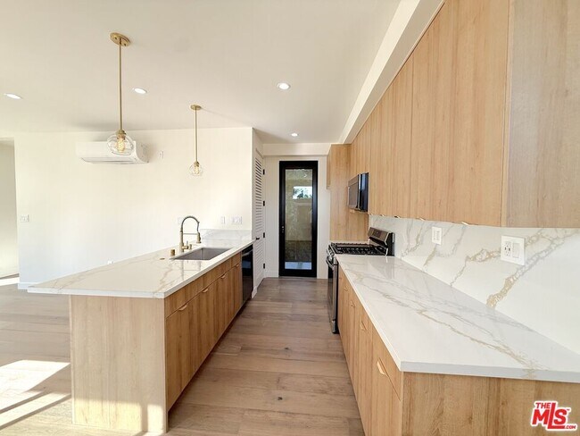 Building Photo - 10475 W Olympic Blvd