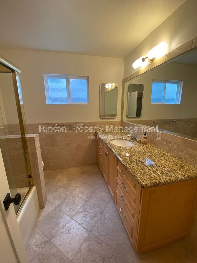 Building Photo - 373 Sierra Dr