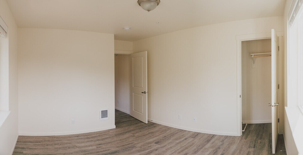 Building Photo - 3031 NE West Devils Lake Rd