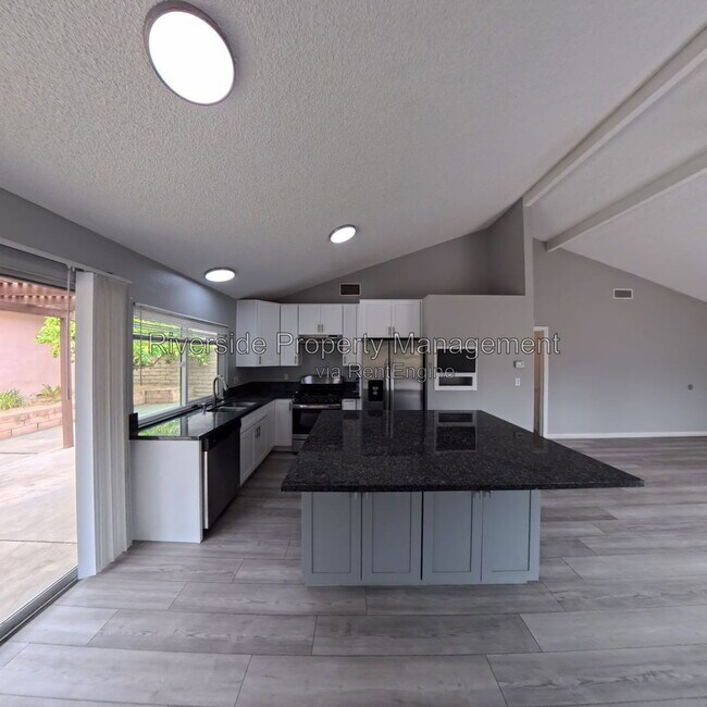 Building Photo - 5025 Pearblossom Dr