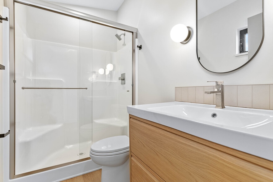 Building Photo - 2517 Vallette St