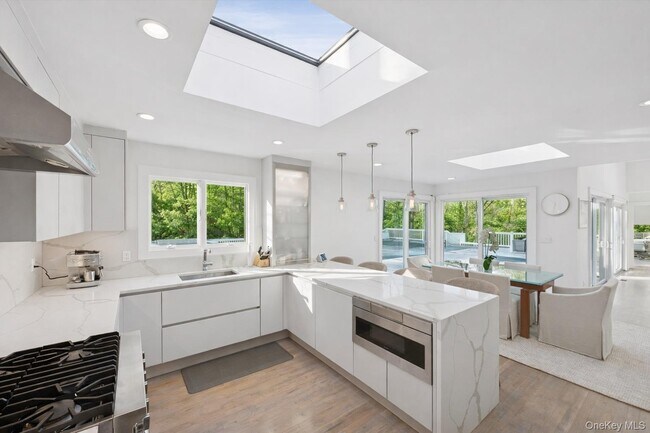 Building Photo - 3 Southwood Ln