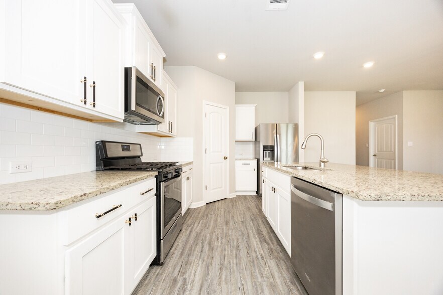 Building Photo - 13667 Willamette Way