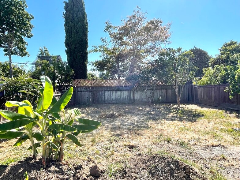 Building Photo - 4107 Redding St